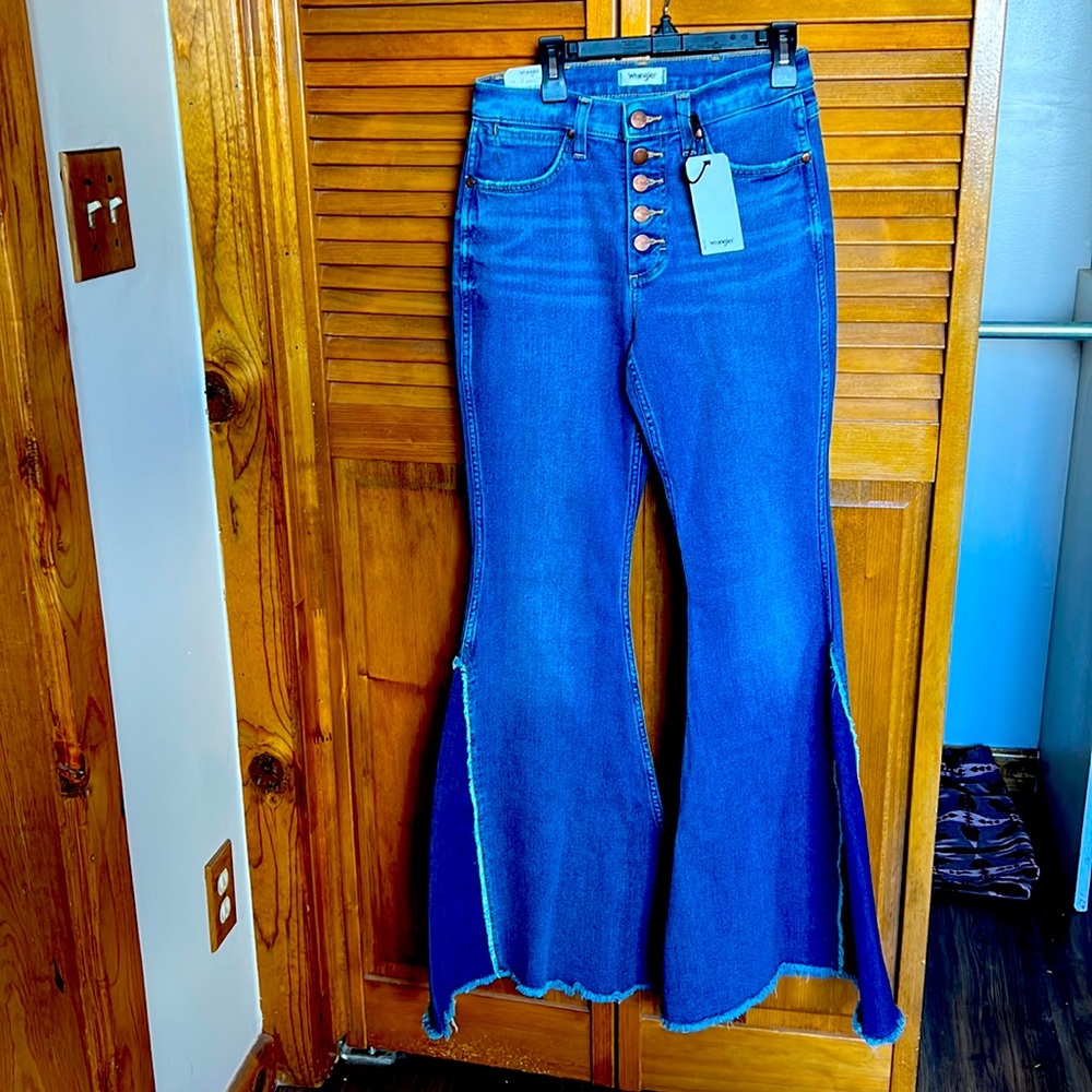 Wrangler high rise flair jean NWT size 26